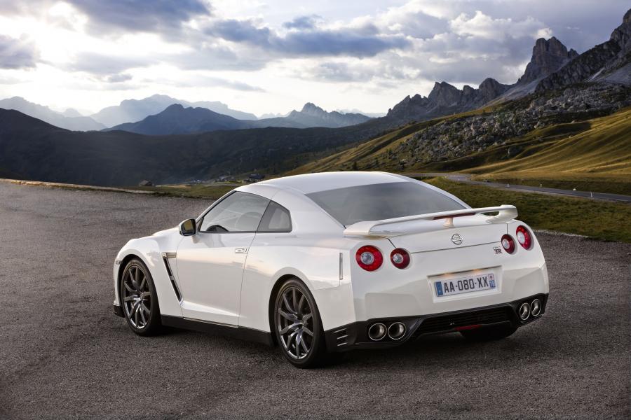  Nissan GT-R 2011 года  (фото 42 из 87)